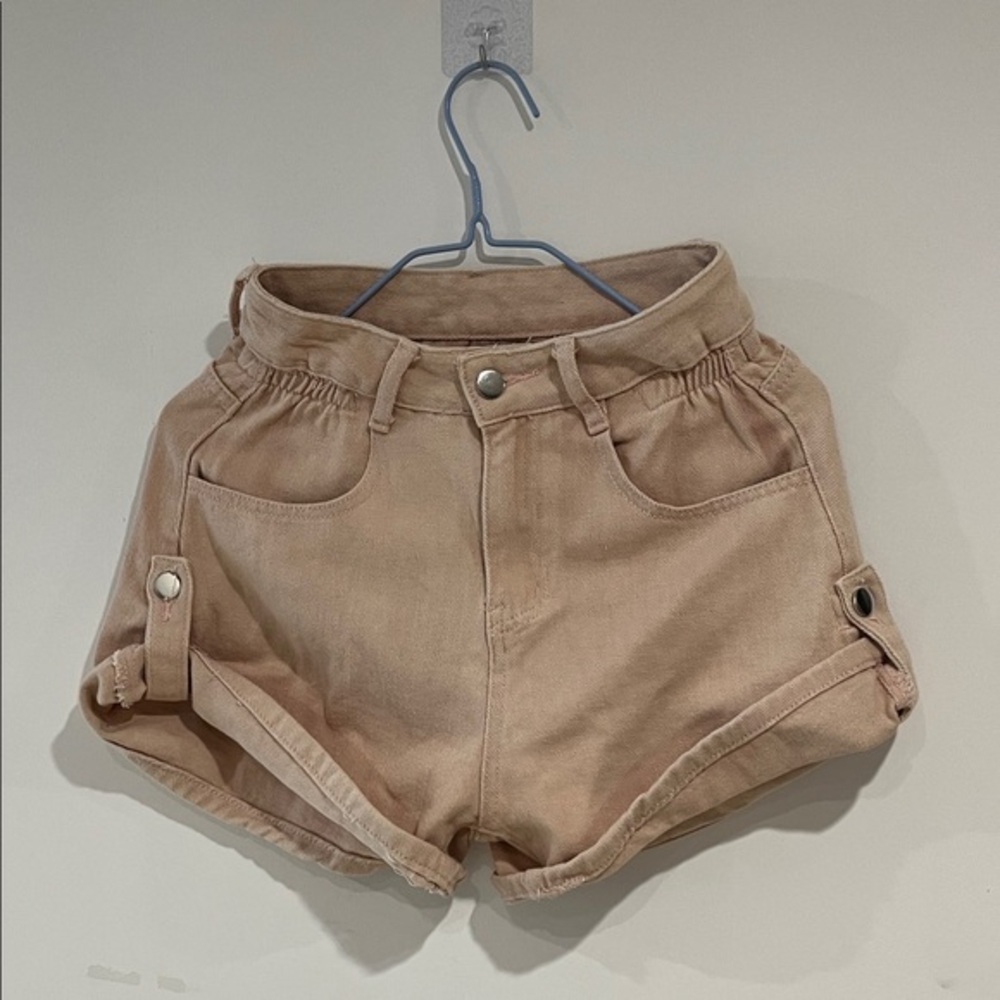 Women's High-Waist Utility Shorts in Light Taupe